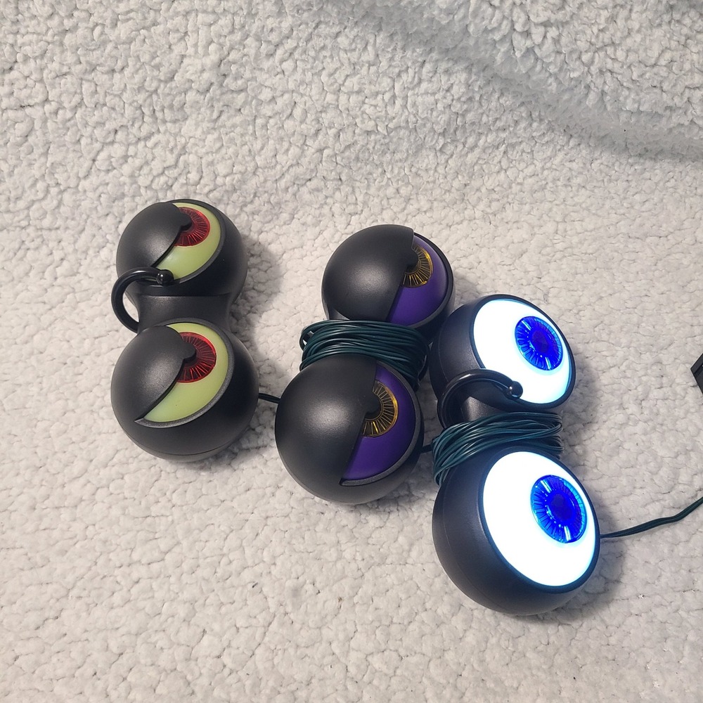 Halloween LED Glowing Eyeball String Lights 11ft Battery Operated Multi Color